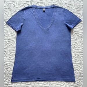 Aritzia | TNA Over-sized V-Neck TShirt- Size Small